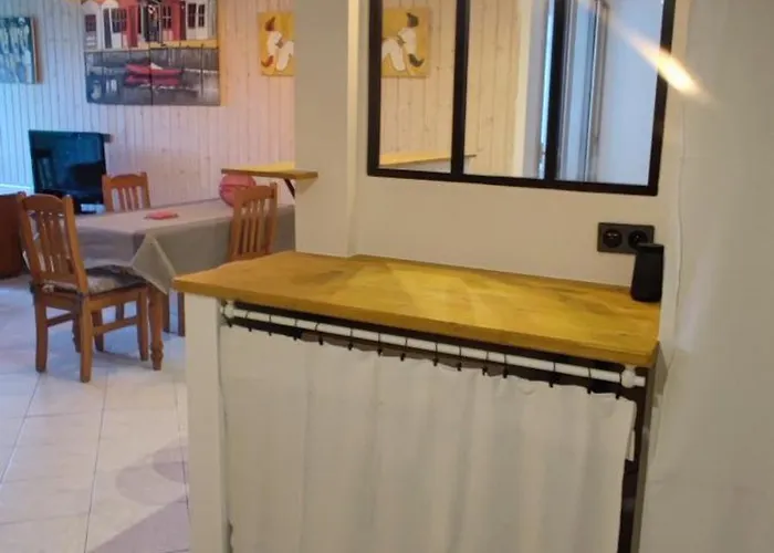 Au Jardin Apartment *