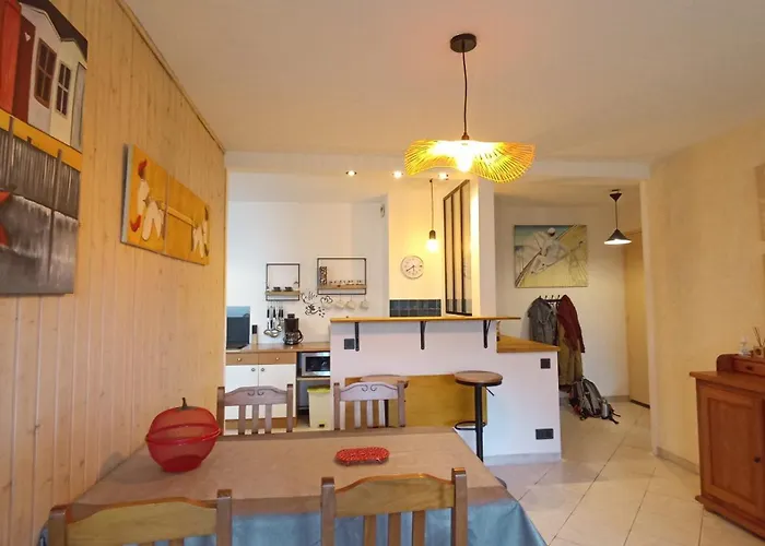 Au Jardin Apartment *